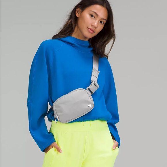 Lululemon Everywhere Belt Bag - Picture 2 of 6